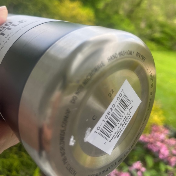 Stanley Adventure To Go Bottle 1.4 quart (45 oz) in Charcoal NWT - Picture 7 of 7